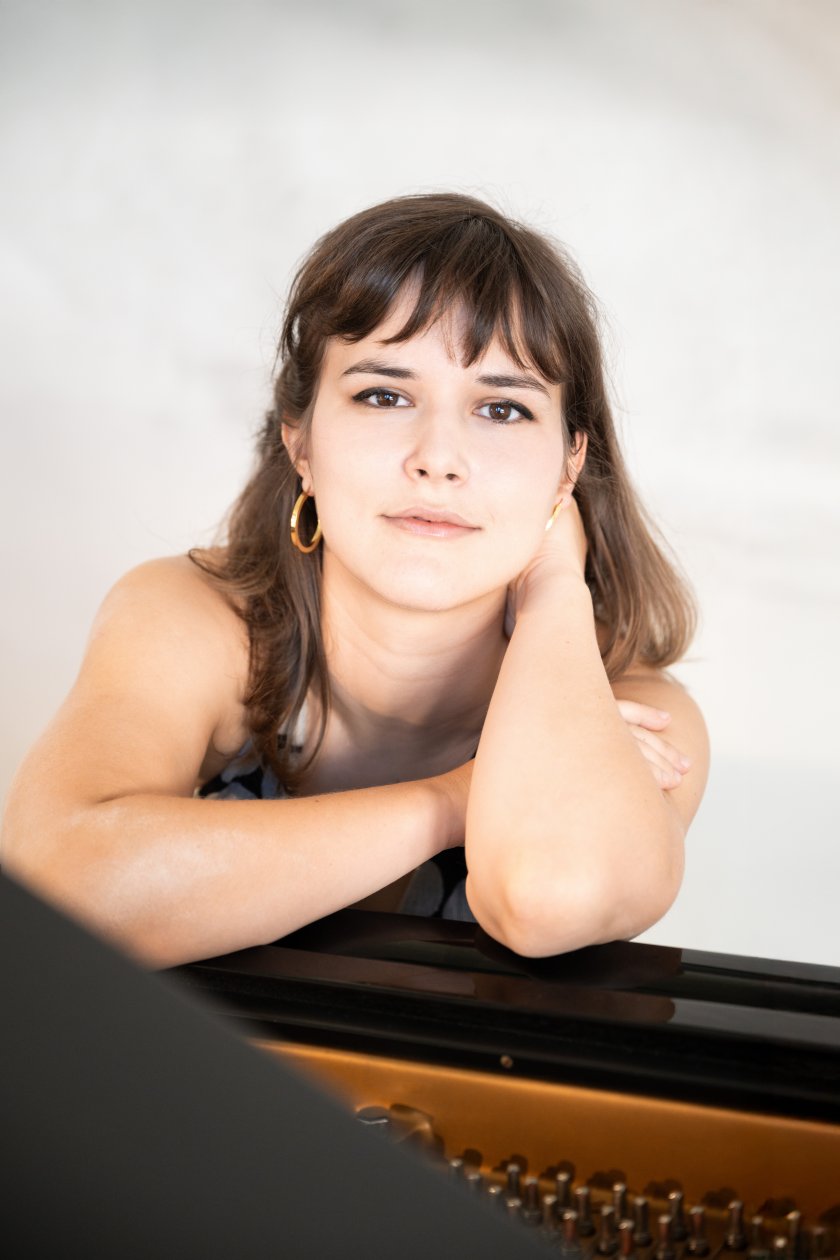 EsterDeStefano@classipix_ . Photo Peter Adamik @classipix